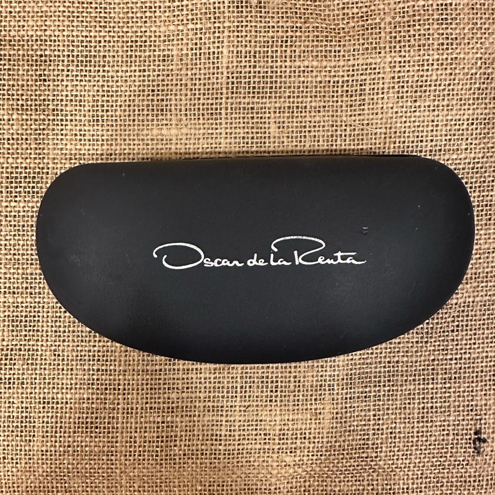Oscar De La Renta Elegant Black Glasses Case